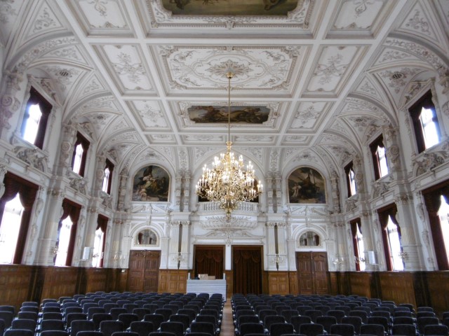 De grote concertzaal in Schloss Oldenburg